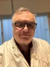 Dr. César Salvado, Cirujano Cardiovascular, especializado en cirugia vascular y ecodoppler